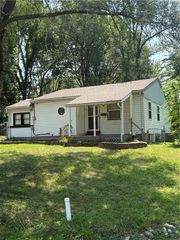 937 Dorothy Drive, Excelsior Springs, MO 64024