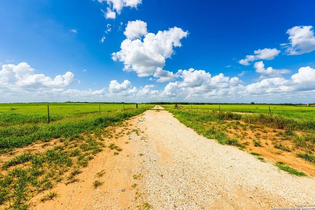 5784 County Road 136, Floresville, TX 78114