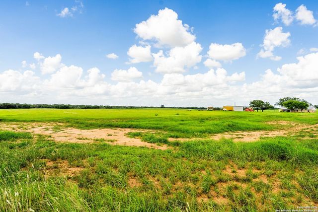 5784 County Road 136, Floresville, TX 78114