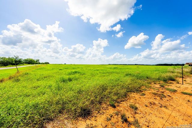 5784 County Road 136, Floresville, TX 78114