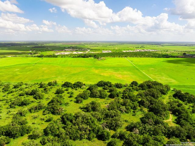 5784 County Road 136, Floresville, TX 78114