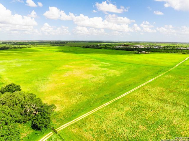 5784 County Road 136, Floresville, TX 78114