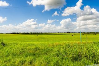 5784 County Road 136, Floresville, TX 78114