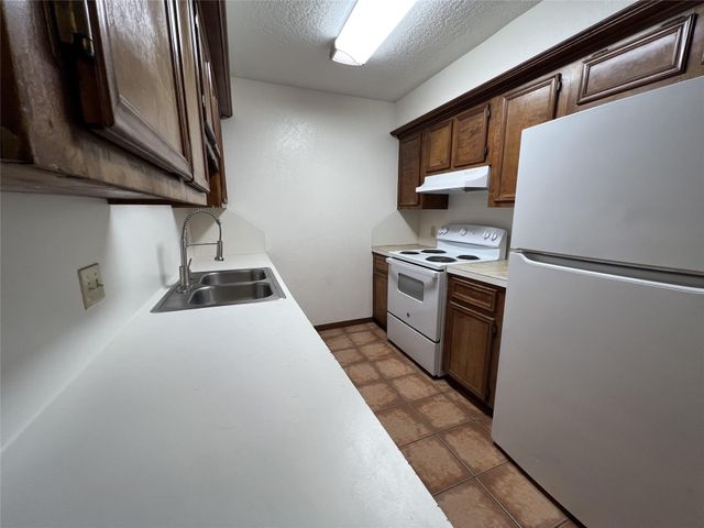 3008 Manor Lane B, Huntsville, TX 77340