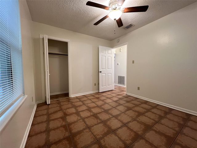 3008 Manor Lane B, Huntsville, TX 77340
