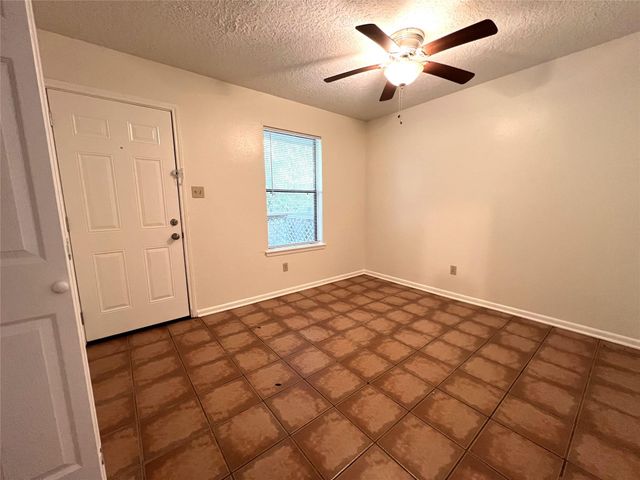 3008 Manor Lane B, Huntsville, TX 77340