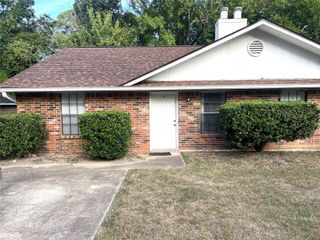 3008 Manor Lane B, Huntsville, TX 77340