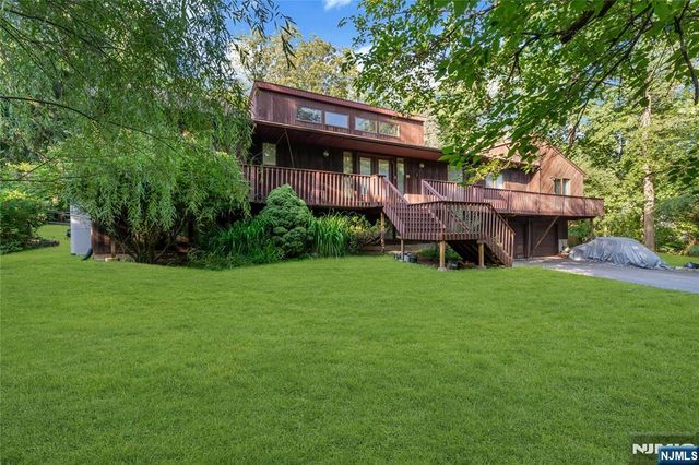3 Bluefield Court, Hillsdale, NJ 07642