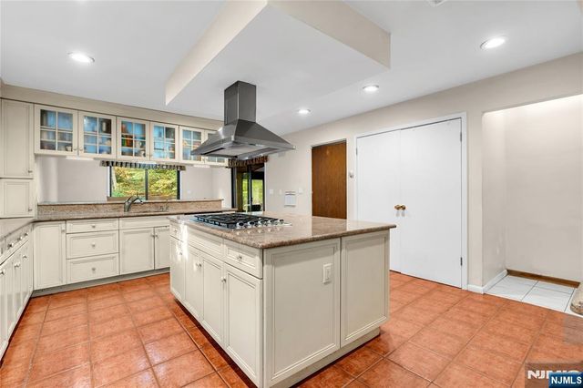 3 Bluefield Court, Hillsdale, NJ 07642