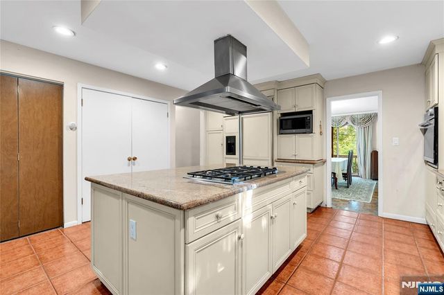3 Bluefield Court, Hillsdale, NJ 07642