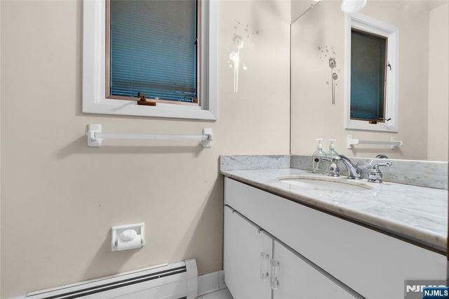 3 Bluefield Court, Hillsdale, NJ 07642