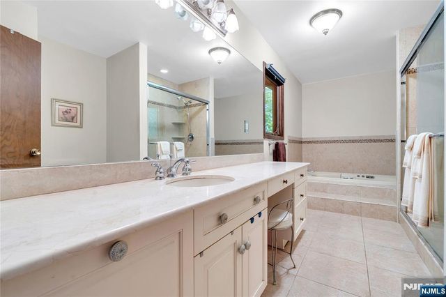3 Bluefield Court, Hillsdale, NJ 07642