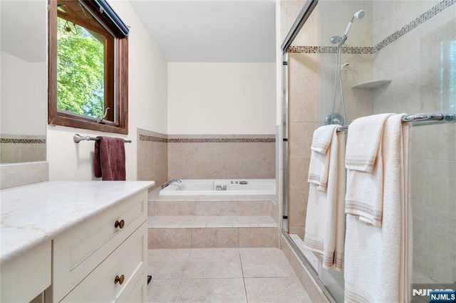 3 Bluefield Court, Hillsdale, NJ 07642