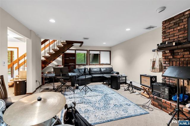 3 Bluefield Court, Hillsdale, NJ 07642