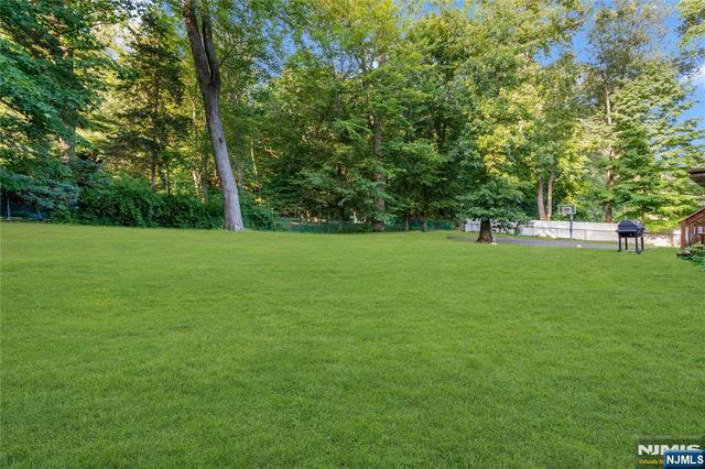 3 Bluefield Court, Hillsdale, NJ 07642
