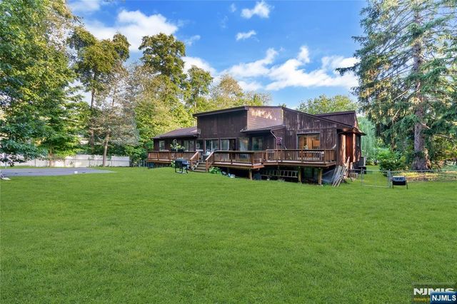 3 Bluefield Court, Hillsdale, NJ 07642