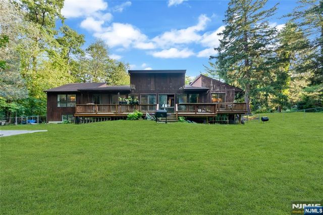 3 Bluefield Court, Hillsdale, NJ 07642