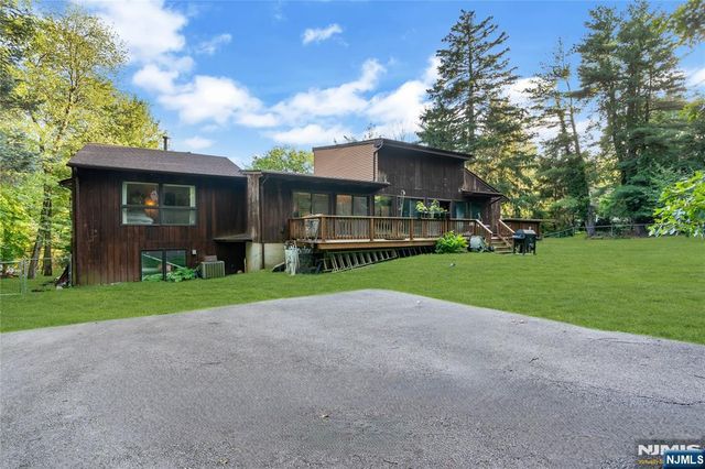 3 Bluefield Court, Hillsdale, NJ 07642