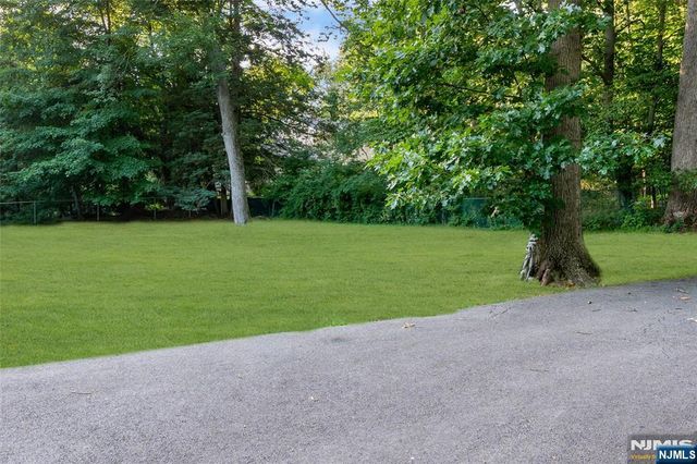 3 Bluefield Court, Hillsdale, NJ 07642