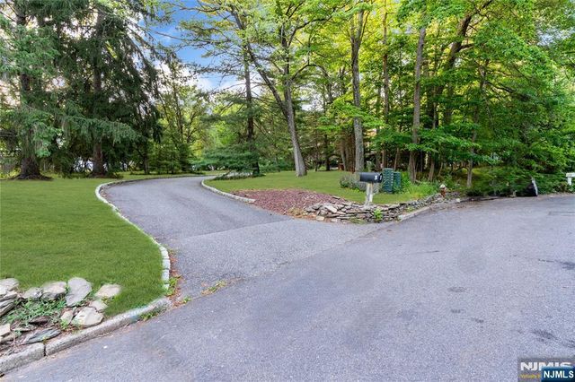 3 Bluefield Court, Hillsdale, NJ 07642