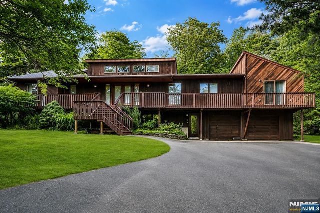 3 Bluefield Court, Hillsdale, NJ 07642