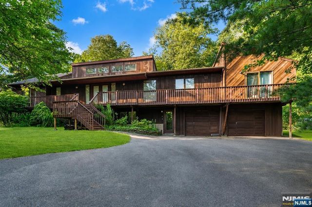3 Bluefield Court, Hillsdale, NJ 07642