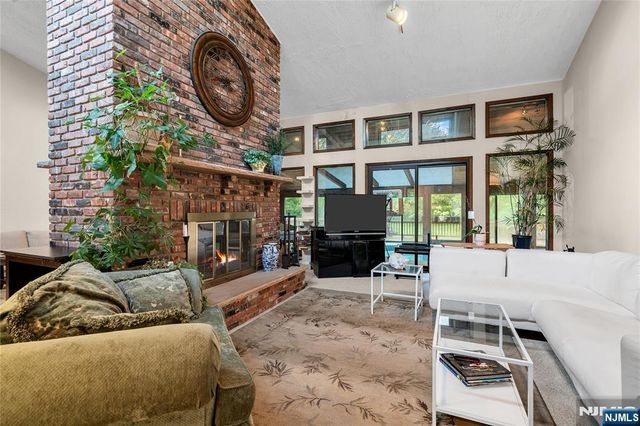 3 Bluefield Court, Hillsdale, NJ 07642