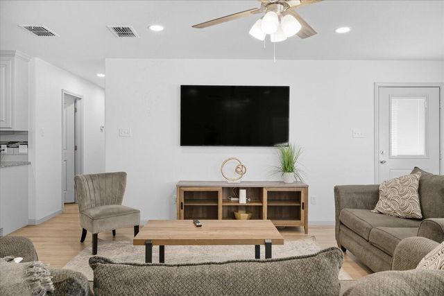 1202 N Evanston Avenue, Lubbock, TX 79416