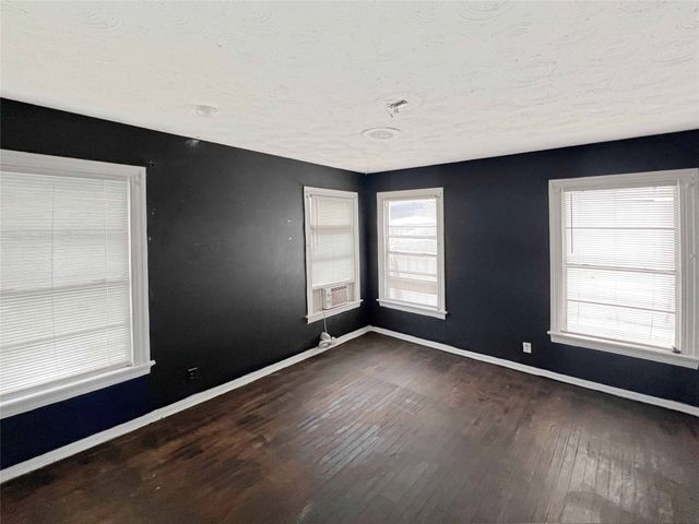 1010 Winters Street, Dallas, TX 75216