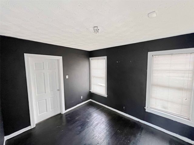 1010 Winters Street, Dallas, TX 75216