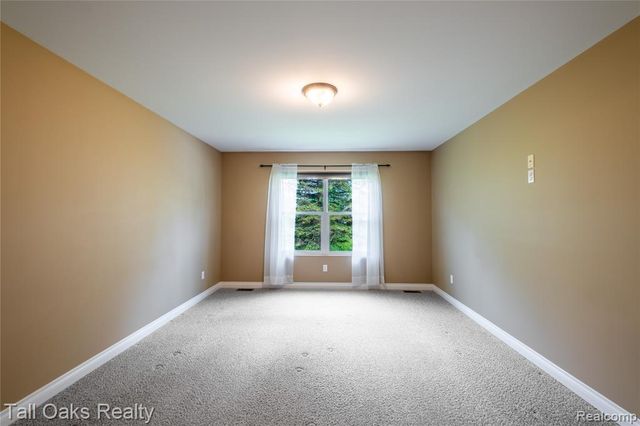 291 Golfside Drive, Lapeer, MI 48446