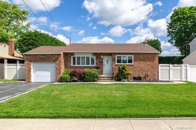 183 N Oak Street, Massapequa, NY 11758