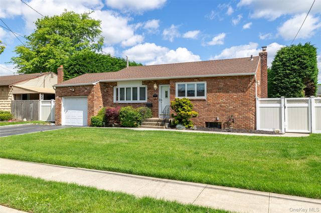 183 N Oak Street, Massapequa, NY 11758