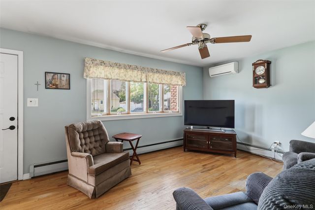 183 N Oak Street, Massapequa, NY 11758