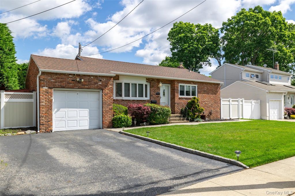 183 N Oak Street, Massapequa, NY 11758