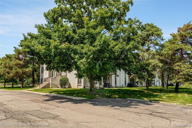 32005 W 12 Mile Road 205, Farmington, MI 48334
