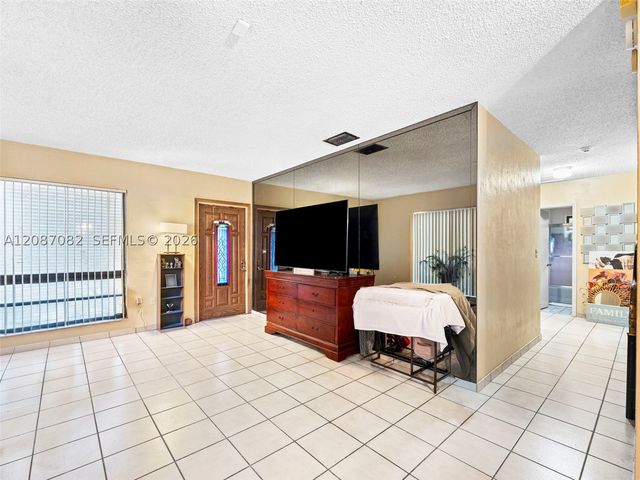 5440 E 7th Ave, Hialeah, FL 33013