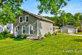 413 W Riverside Drive, Ionia, MI 48846