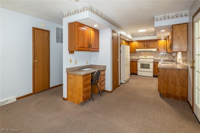 12 Jessica Lane, Olmsted Twp, OH 44138