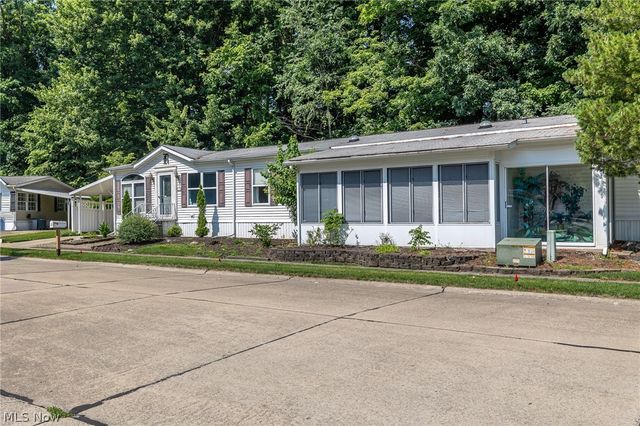 12 Jessica Lane, Olmsted Twp, OH 44138