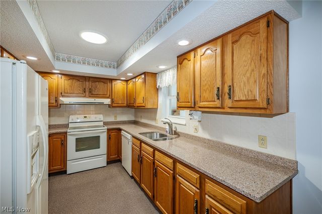 12 Jessica Lane, Olmsted Twp, OH 44138