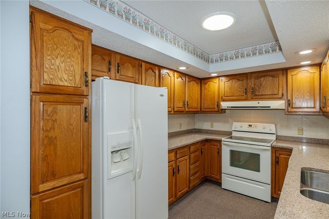 12 Jessica Lane, Olmsted Twp, OH 44138