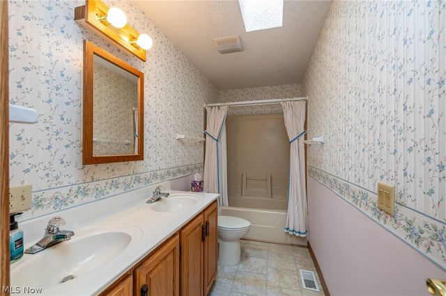 12 Jessica Lane, Olmsted Twp, OH 44138