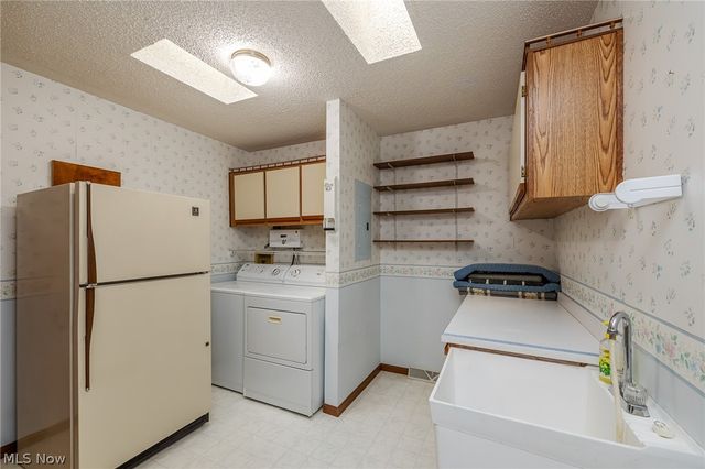 12 Jessica Lane, Olmsted Twp, OH 44138
