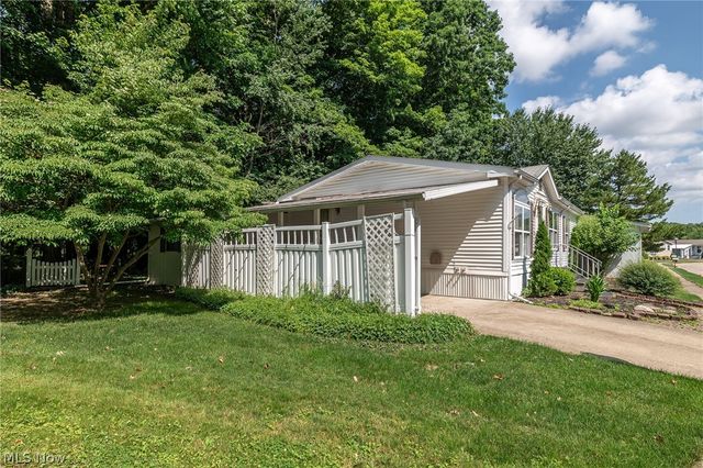 12 Jessica Lane, Olmsted Twp, OH 44138