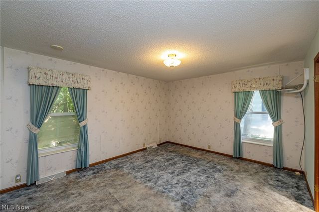 12 Jessica Lane, Olmsted Twp, OH 44138