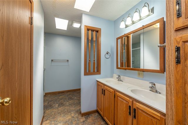 12 Jessica Lane, Olmsted Twp, OH 44138