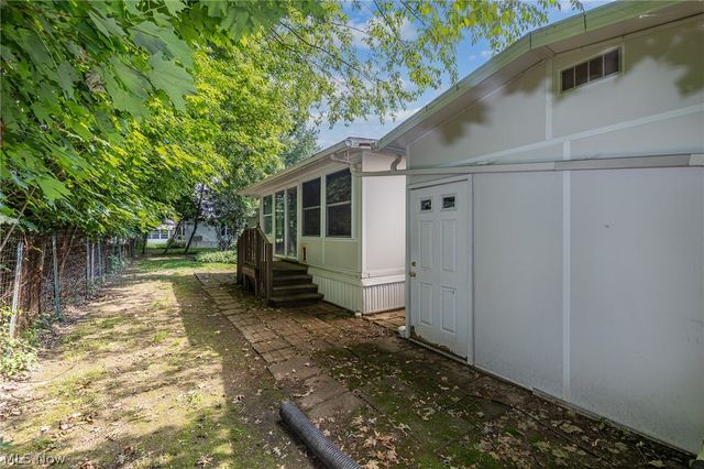 12 Jessica Lane, Olmsted Twp, OH 44138