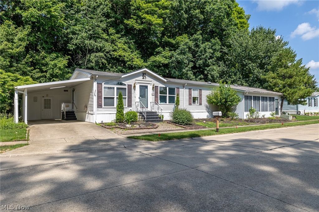 12 Jessica Lane, Olmsted Twp, OH 44138