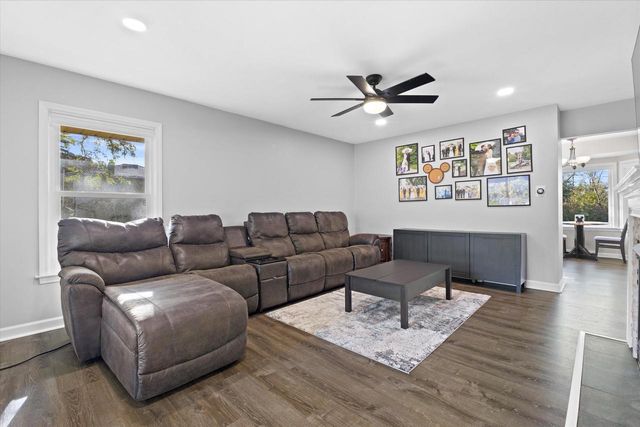 N58W18335 Juniper LANE, Menomonee Falls, WI 53051